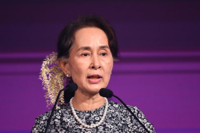 Suu Kyi beckons investors to Myanmar despite troubles