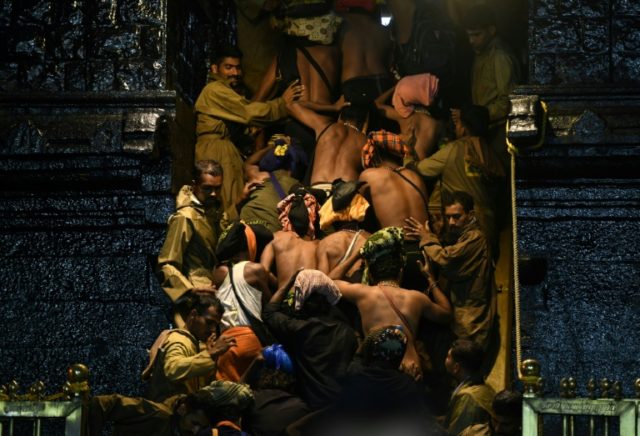 Devotees throng Indian flashpoint temple, but no women