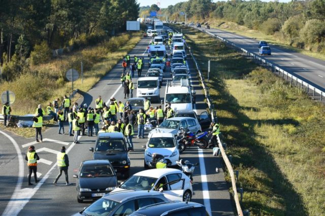 Fresh clashes in French 'yellow vest' fuel price protests