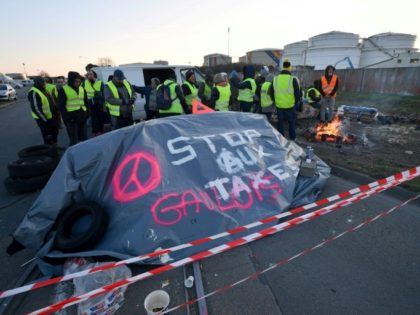 French fuel depots targeted as 'yellow vest' protesters persist