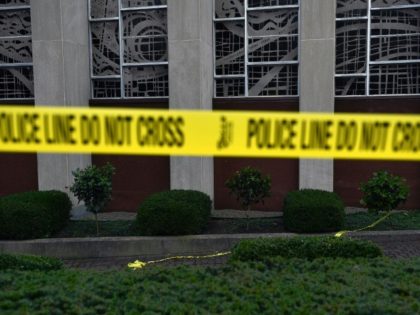 Gunman kills three at Chicago hospital