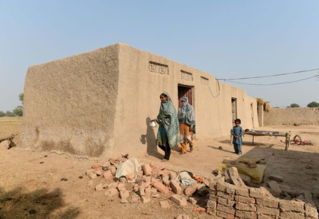 Women's fight for toilets in rural Pakistan