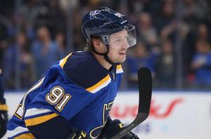 Blues' Vladimir Tarasenko takes hockey stick to face, loses tooth