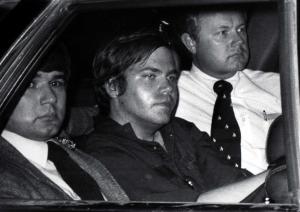 Judge allows failed Reagan assassin Hinckley to live by himself