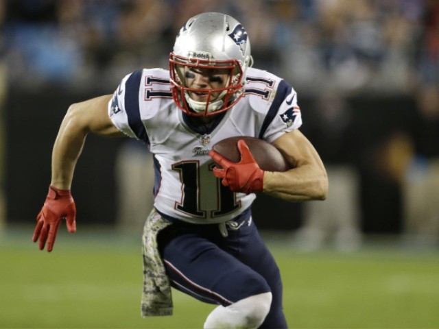 Pats Julian Edelman Wears Cleats Honoring Tree of Life Victims