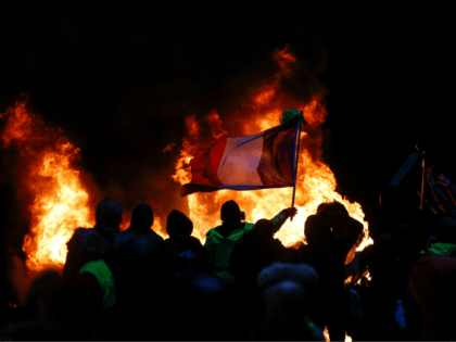 Paris in Flames: Violence, ‘Insurrection’ in Third Week of Yellow Jacket Protests