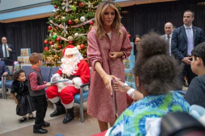 US First Lady Melania Trump visits children at Children's National Hospital in Washington, DC, on December 13, 2018. (Photo by Jim WATSON / AFP) (Photo credit should read JIM WATSON/AFP/Getty Images)