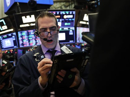 NEW YORK, NEW YORK - DECEMBER 21: Traders work on the floor of the New York Stock Exchange