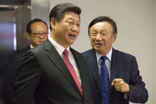 Chinese President Xi Jinping (L) is shown around the offices of Chinese tech firm Huawei t