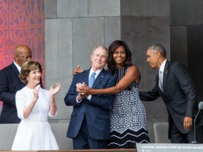 TOPSHOT - (L-R) Former US First Lady Laura Bush, former US President George W. Bush, First Lady Michelle Obama, and President Barack Obama attend the opening ceremony for the Smithsonian National Museum of African American History and Culture on September 24, 2016 in Washington, D.C. / AFP / ZACH GIBSON …