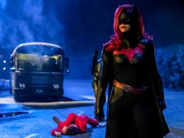 Cw Network Debuts Lesbian Batwoman In Elseworlds Episode 0436