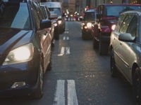 cars-stopped-traffic-light-city-pixabay cars stopped at traffic light