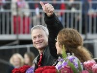 gary sinise1 Grand Marshal Gary Sinise gives a thumbs up to the crowd at the 129th Rose Parade in Pasadena, Calif., Monday, Jan. 1, 2018. (AP Photo/Michael Owen Baker)