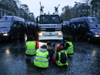 gilets act v Macron