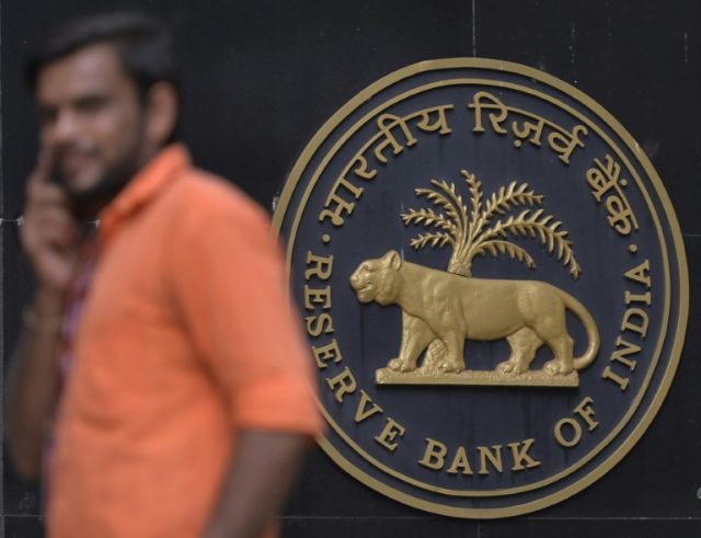 India interest rates on hold as growth slows