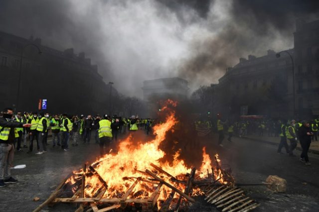 Paris braces for further violence in new 'yellow vest' protests