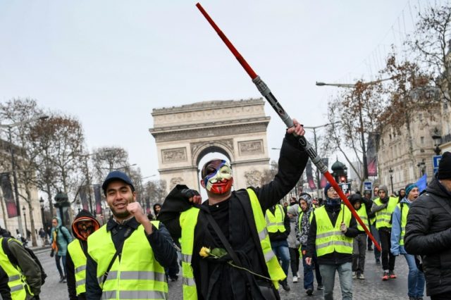 France's 'yellow vest' protesters gather on decisive weekend