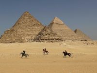 Egypt probes images of naked couple atop pyramid
