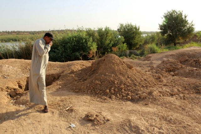 Dozens of bodies 'found in IS mass grave' in Iraq