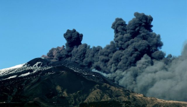 Mount Etna eruption causes airspace closure