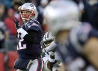 Patriots beat Jets 38-3, clinch 1st-round bye, No. 2 seed