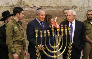 Netanyahu, U.S. ambassador light menorah 1 year after U.S. recognizes Jerusalem