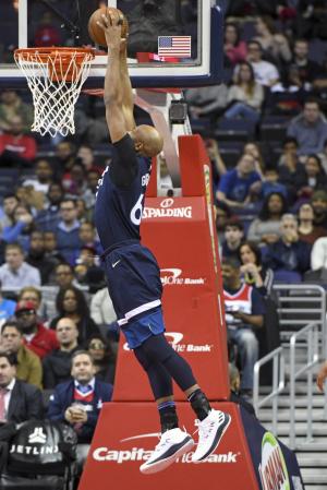 Timberwolves' Taj Gibson tries to block shot with shoe