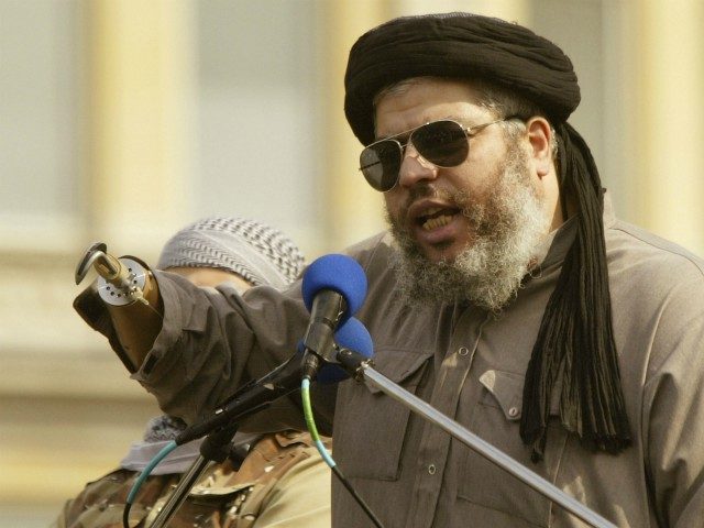 LONDON - AUGUST 25: Islamic cleric Abu Hamza speaks during the Rally for Islam August 25,2