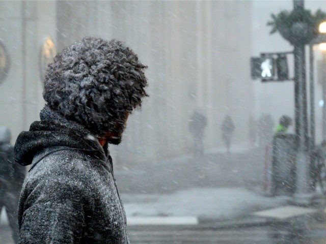 A man waits to cross a street during heavy snow fall in downtown Manhattan on January 30, 2019 in New York City. - Bitter cold with temperatures lower than Antarctica gripped the American Midwest on Wednesday, grounding flights, closing schools and businesses and raising frostbite and hypothermia fears for homeless …