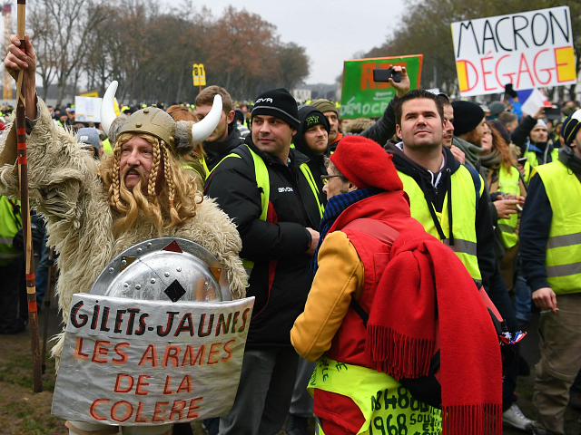 yellow vests protestors