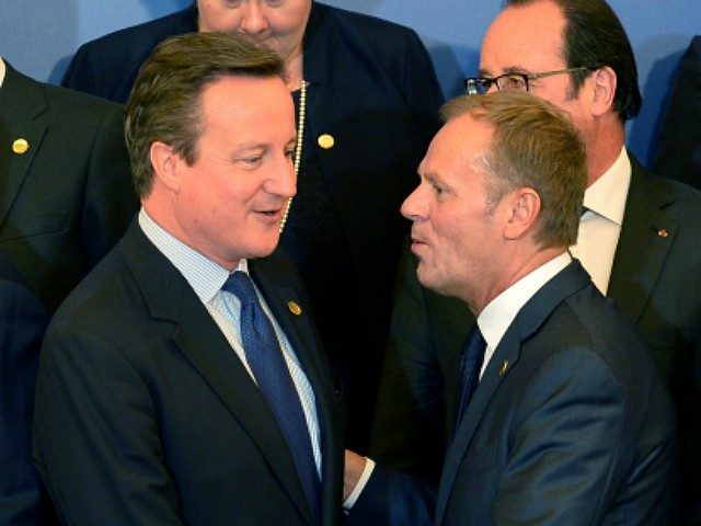 (L-R) US President Barack Obama, Britain's Prime Minister David Cameron and the President