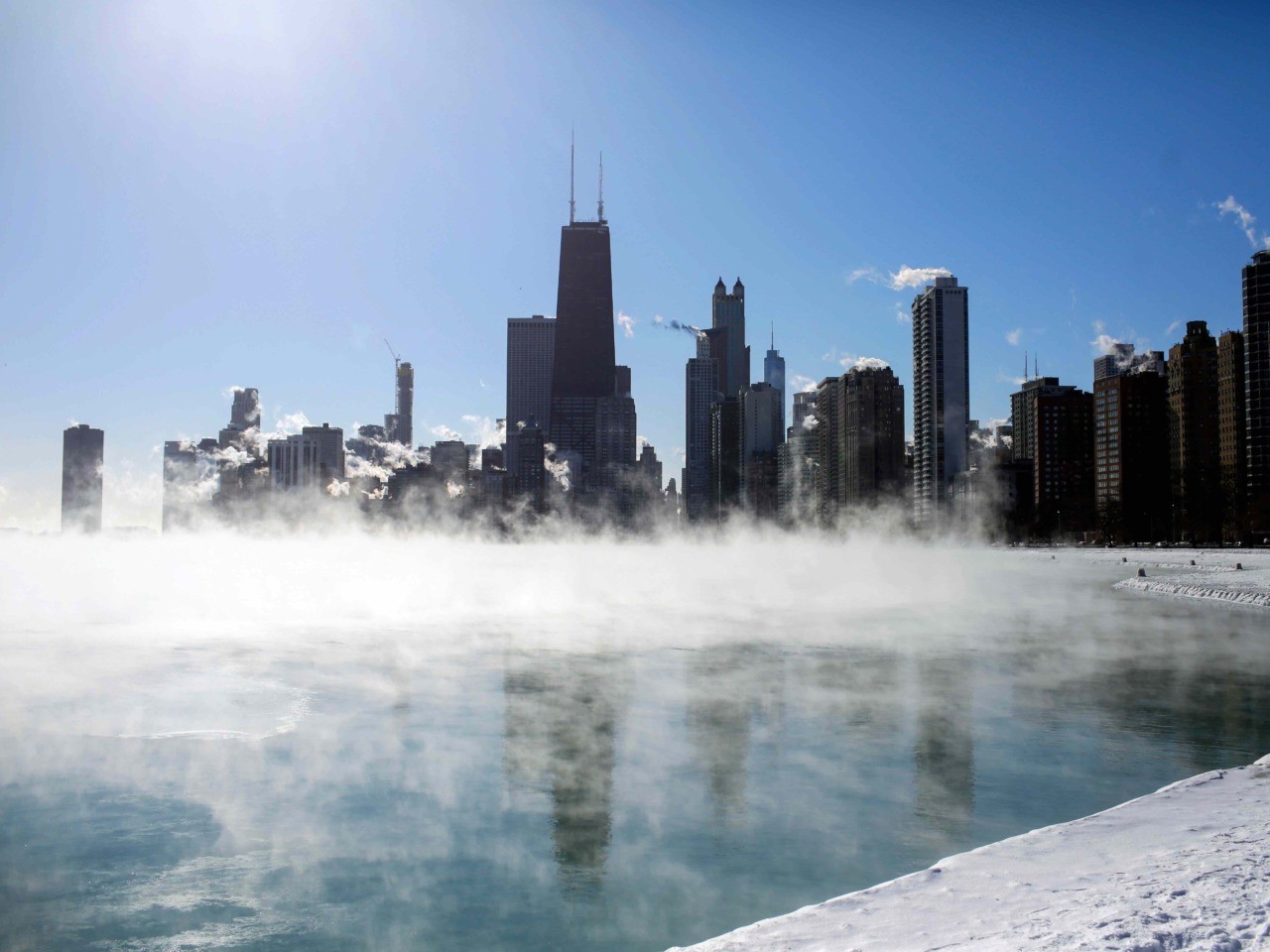 #Chiberia: Chicago Residents Throw Boiling Water, Watch It Freeze