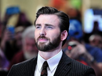 US actor Chris Evans poses for photographs as he arrives to attend the UK premiere of Captain America: The Winter Soldier in London on March 20, 2014. AFP PHOTO / CARL COURT (Photo credit should read CARL COURT/AFP/Getty Images)