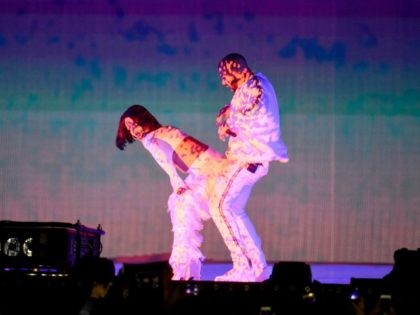 LONDON, ENGLAND - FEBRUARY 24: Rihanna and Drake perform on stage at the BRIT Awards 2016