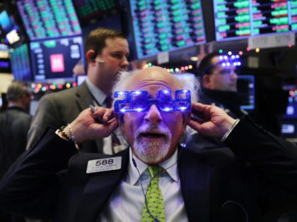NEW YORK, NEW YORK - DECEMBER 31: Traders work on the floor of the New York Stock Exchange