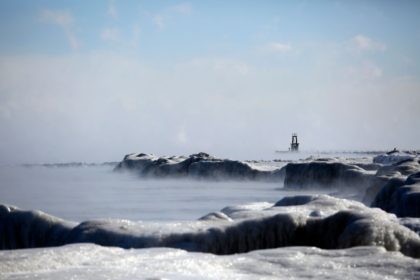Ice covers Lake Michigan's shoreline as temperatures dropped to -20 degrees F (-29C) on January 30, 2019 in Chicago, Illinois. - Frostbite warnings were issued for parts of the US Midwest on January 30, 2019, as temperatures colder than Antarctica grounded flights, forced schools and businesses to close and disrupted …