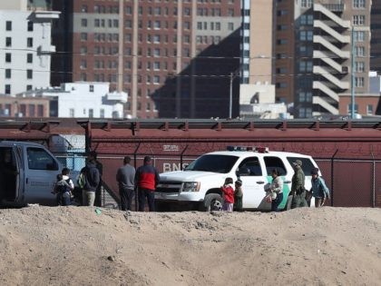 Border Patrol Agents in El Paso apprehend family unit aliens illegally crossing border. (P