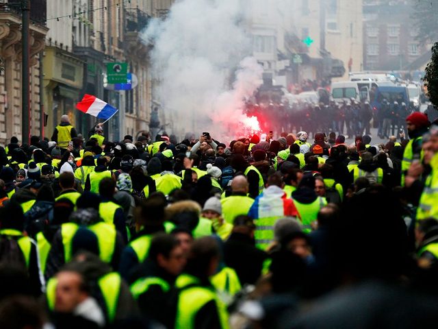 Pictures: Yellow Vests Return to Paris to Protest Macron’s Globalist Government