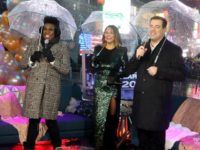 chrissy-teigen-leslie-jones-new-years-eve-031 chrissy-teigen-leslie-jones-new-years-eve-031