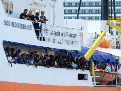 Poll: Fewer than One in Five Italians Want Ports Reopened to Migrants
