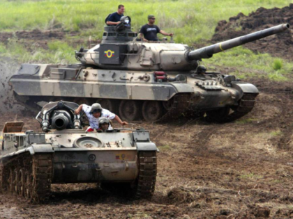 Venezuelan AMX-30 tanks during maneuvers. ANDREW ALVAREZ (AFP/Getty Images)