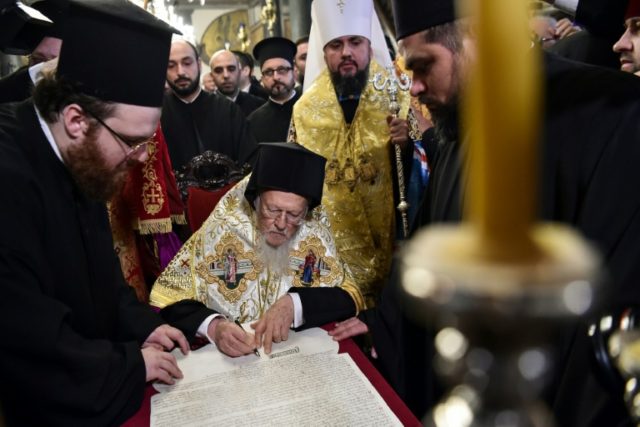 Orthodox patriarch signs decree on independent Ukraine church