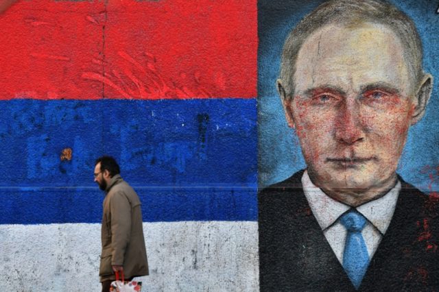 Putin lands in Belgrade ahead of rock star reception