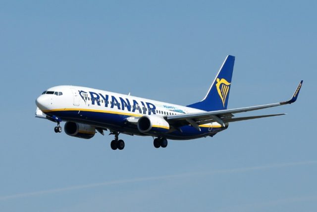 Ryanair blames lower fares for fresh profit warning