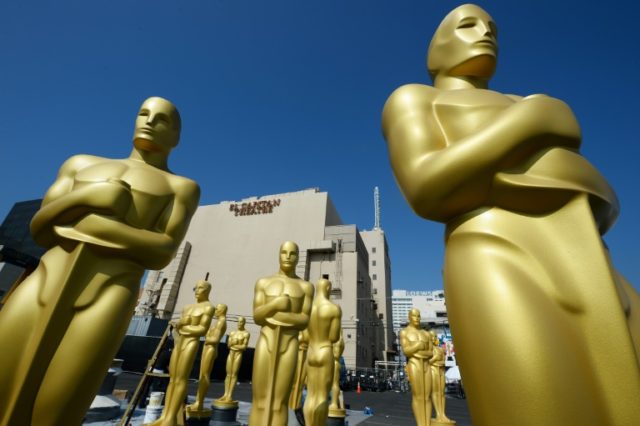 Oscars: the show must go on... without a host