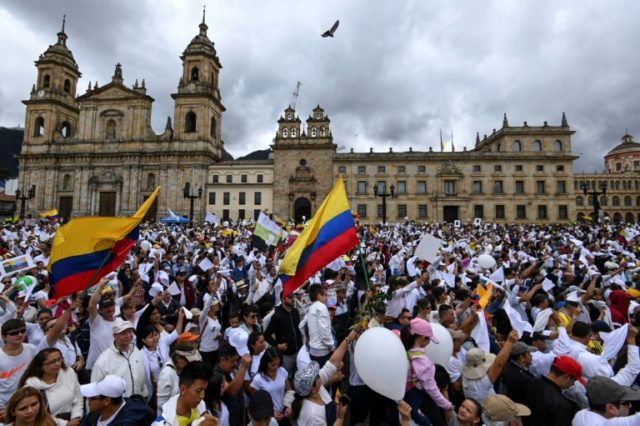 Thousands march in Bogota after deadly car bombing