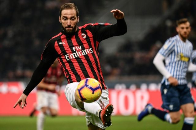 Chelsea sign Higuain on loan until end of the season