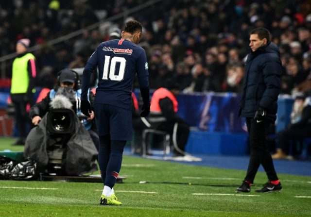 PSG lose injured Neymar in French Cup win as clubs salute missing Sala