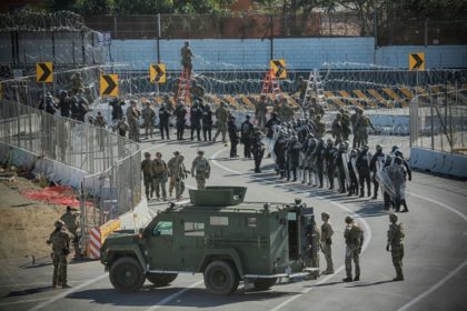 US delays returning asylum seekers to Mexico