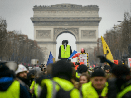 Yellow Vest Claims Movement Has ‘Paramilitaries’ Ready to Overthrow Macron
